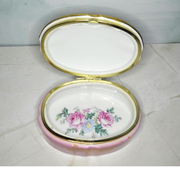 Collectible Porcelain Trinket Box with Painted Scene Vanity And  Dresser Decor - Picture 7 of 7